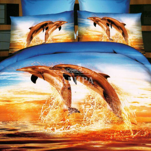 Дельфины в море